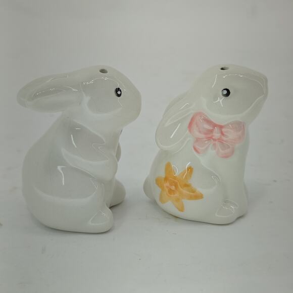 Pier 1 Imports Bunny Rabbit Salt & Pepper Shakers Easter - Picture 5 of 6